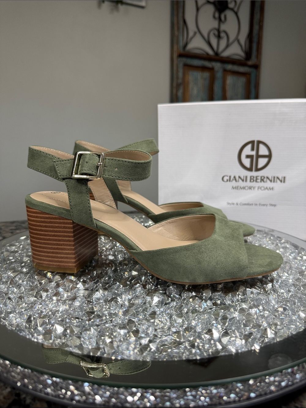 Giani Bernini Olive Suede Block Heel Sandals with Ankle Buckle NEW 9.5